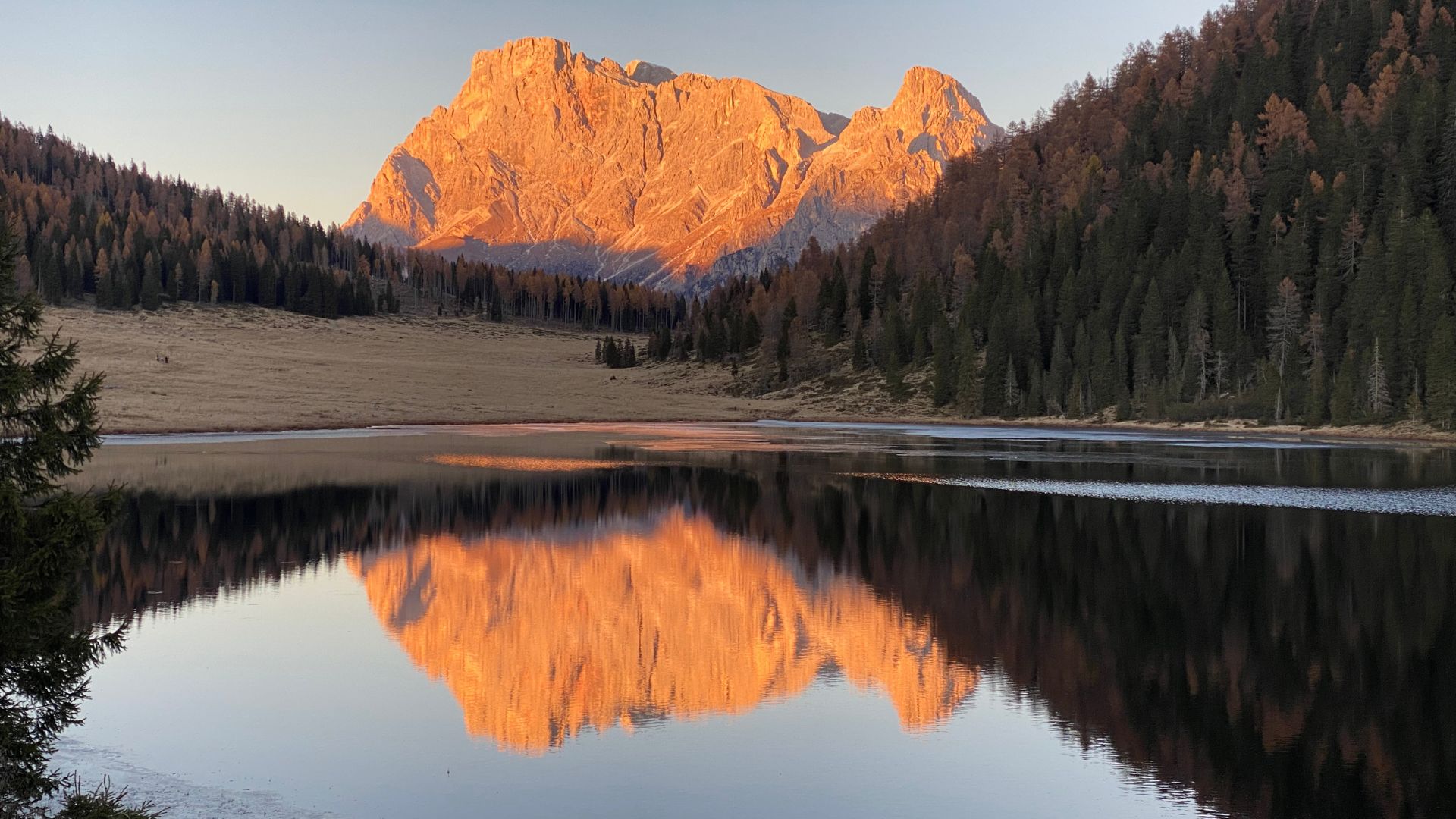 autunno dolomiti lago di calaita